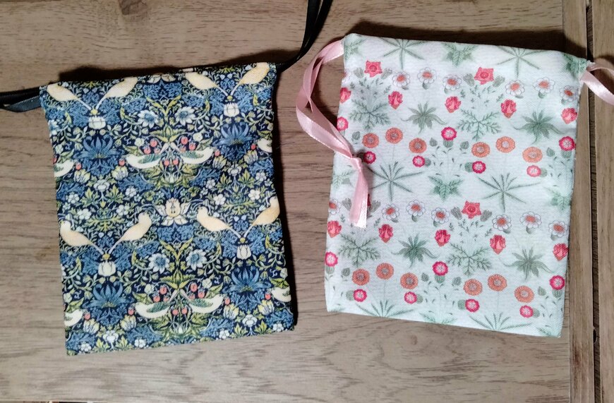 筆者撮影（セリア、巾着 ウィリアム・モリス）