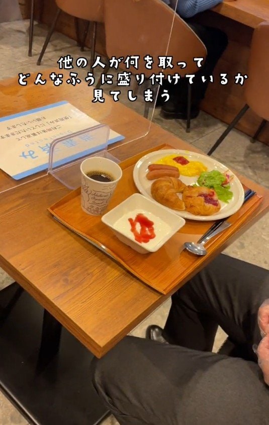 出所：@superhotel_official「スーパーホテルがお届けするホテルあるある朝食ver.次に取る時の参考に」