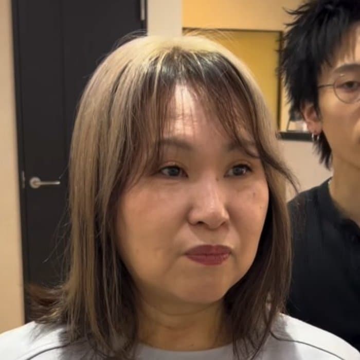 前髪を流したい女性がお任せヘアでイメージチェンジ！「前髪ばっちりです」と満足気