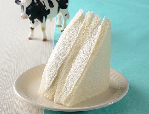 ローソンの新商品:MILK監修 練乳重ねクリームサンド