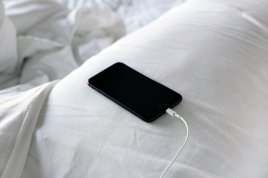 充電中のスマホのイメージ