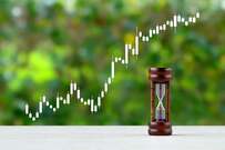 「預金300万円」を新NISAに入れるなら「12月に一括」と「月5万円の積立」、20年後に多いのはどっち？年3％なら一括が約37万円多く、直後に2割下がれば積立が約48万円上回った