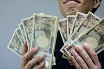 【年収1000万円以上】の給与所得者は全体の何％？「年収1000万円世帯」の《貯蓄額・共働き率・持ち家率》は平均でどれくらい？