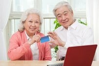 【70歳代】正直、不安です…75歳夫婦・二人以上世帯で「貯蓄500万円未満」は何割？