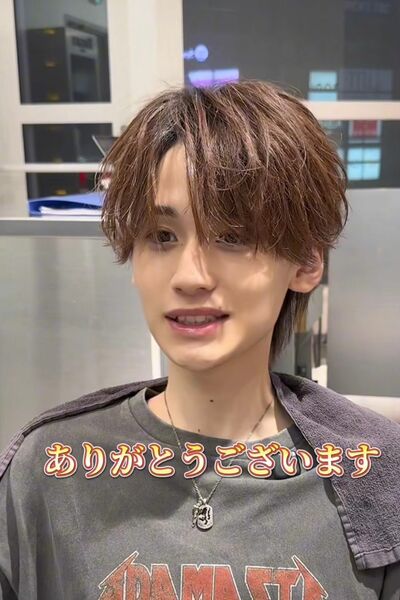 仕上がりに満足そうな男性