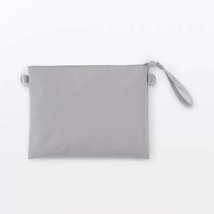 ショルダーベルトを外せば「ポーチ」としても使える2WAY仕様