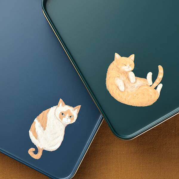 ネコのイラストが描かれたレトロな雰囲気のデザイン缶