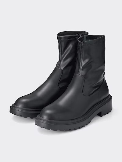 伸縮性に優れたウルトラストレッチ素材を使用