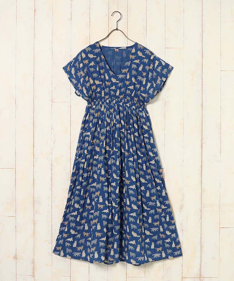 出所：ブルーブルーエ公式　ネコ総柄ワンピース