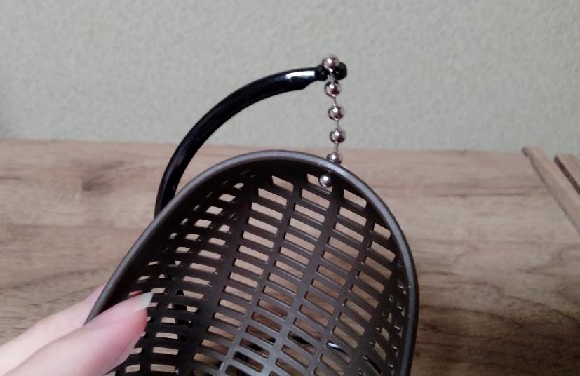 筆者撮影（セリア、ミニチュアハンギングチェア）