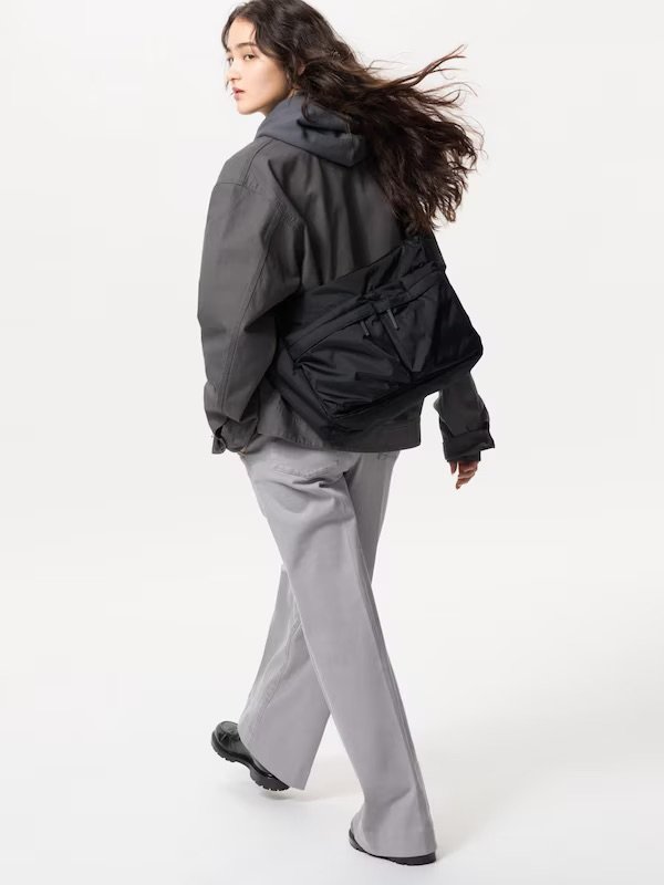 出所：ユニクロ公式　マルチポケットショルダーバッグ