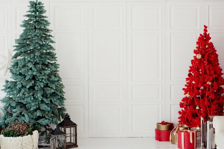 クリスマスカラーは赤、緑、白、ゴールド（aprilante/Shutterstock.com）