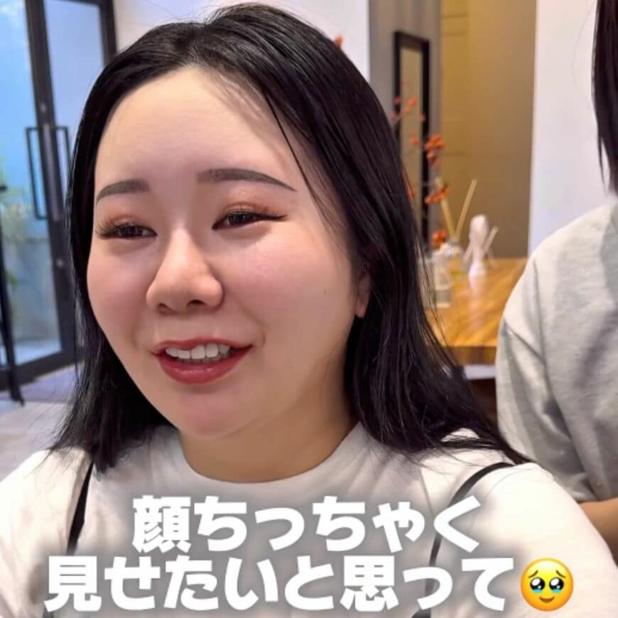【大変身】小顔になりたい女性が前髪カットで大胆イメチェン！「すごい！」と笑顔