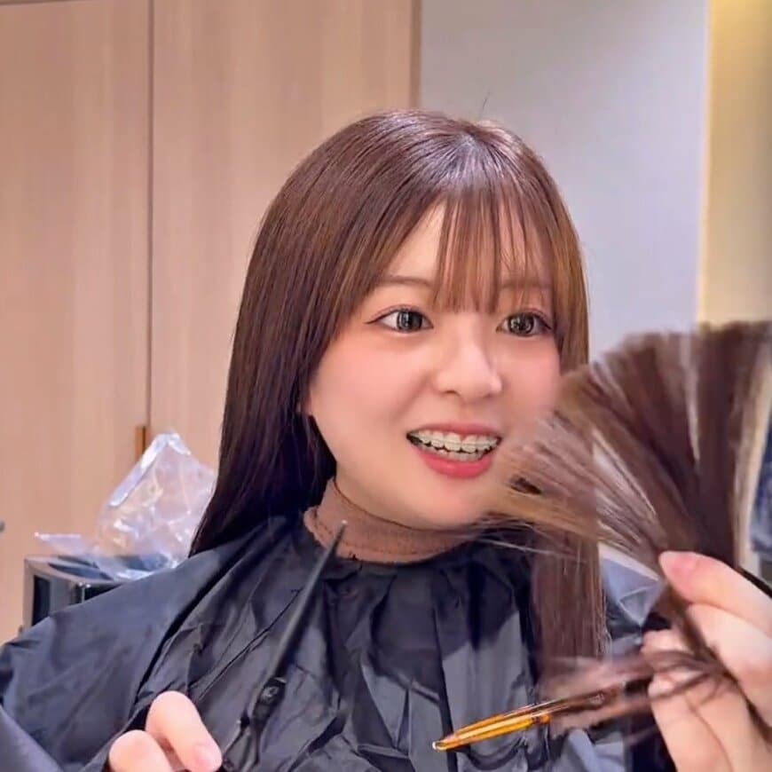「断髪式やったー！」自慢の髪をバッサリカットした女性→一段と垢抜けた姿に！鏡を見て思わず拍手