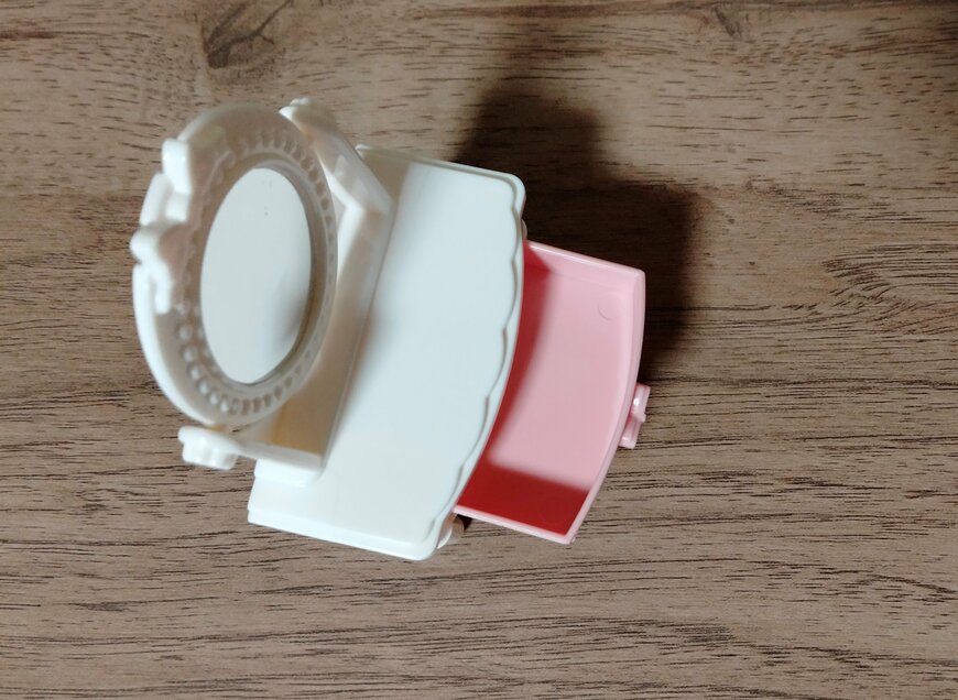 筆者撮影（キャンドゥ、ミニチュアベッド＆ドレッサー）