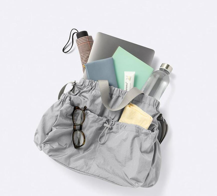 出所：GU公式 ギャザーポケットバッグ