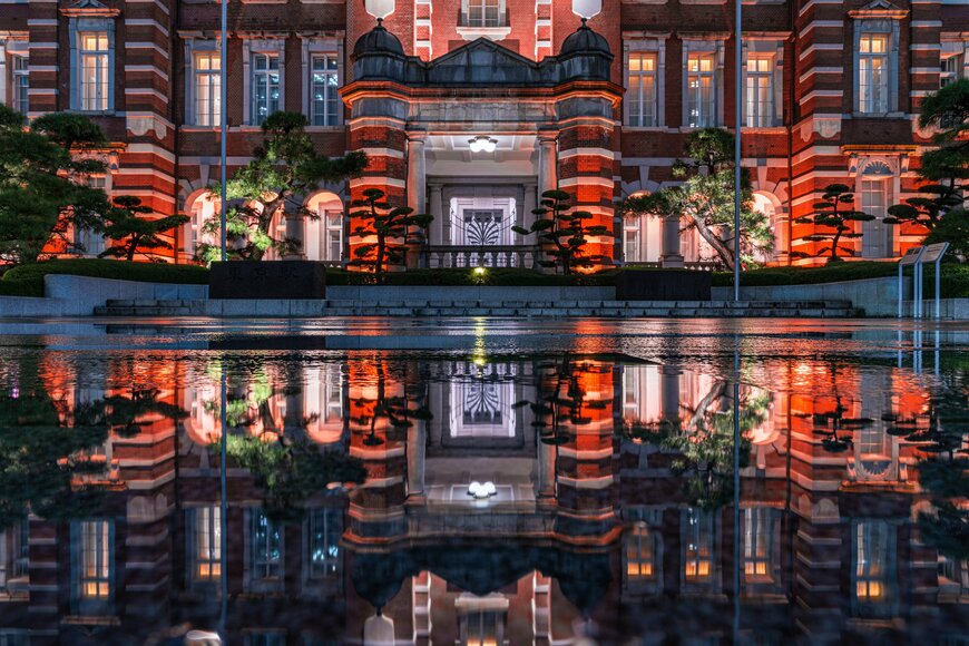 雨上がりの東京駅の夜景