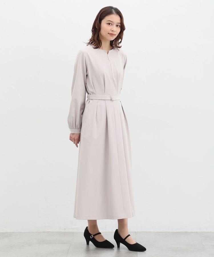 ハニーズ、ウエストタックワンピース(グレージュ)商品着用例の画像