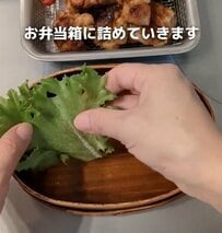 【予備校通いの息子に作るおにぎり弁当】ずっしりサイズの【デカむすび】がインパクトありすぎ！お肉と一緒にどーんと盛り付けて大ボリューム
