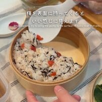 【夫弁当】ひじきとカリカリ梅で手作りふりかけ！華やかな「混ぜ込みご飯弁当」が美味しそうと話題