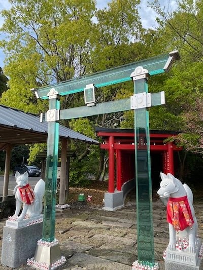 透明感あふれる鳥居