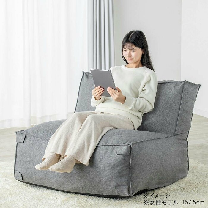 座面の高さは約35cmと、立ち座りがスムーズに行える絶妙な高さ