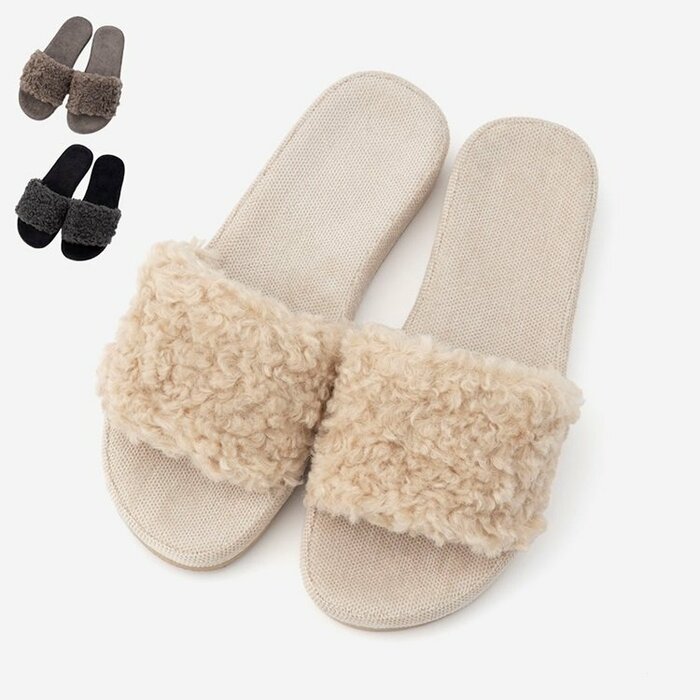 もこもこがかわいい「ボアルームサンダル」