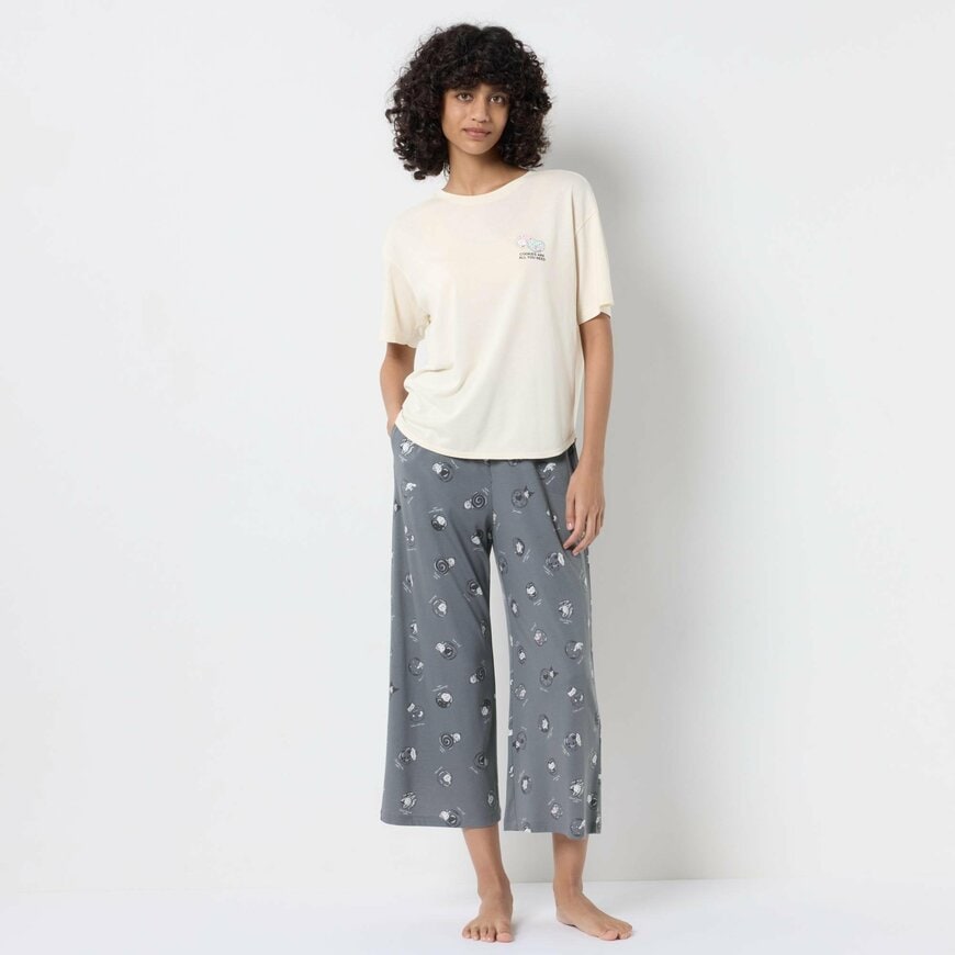 出所：ユニクロ公式　ちいかわ×サンリオキャラクターズ：スイーツコレクションラウンジセット（半袖）