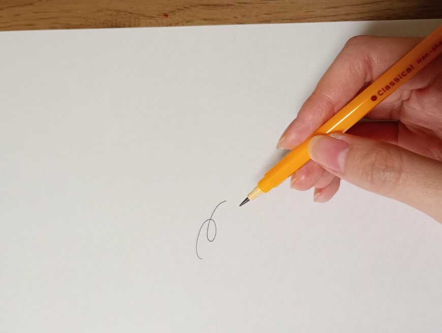 出所：筆者撮影（キャンドゥ、六角軸ロケット鉛筆（2B）3P）