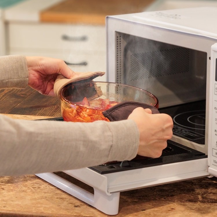 出所：ケユカ公式　レンジ調理で簡単 アンバーガラスのキャセロール