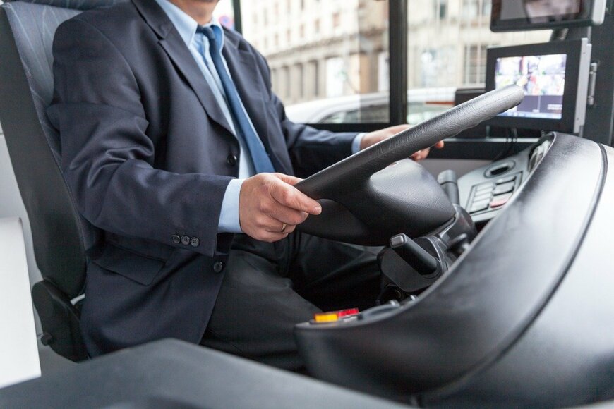 【最新】バス運転者の年収はいくら？平均年齢・勤続年数も【2023年更新版】