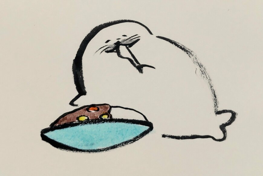 カレーをパクッと食べるアザラシ