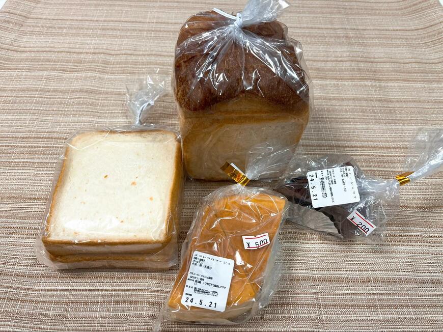 1000円分のパンとケーキ