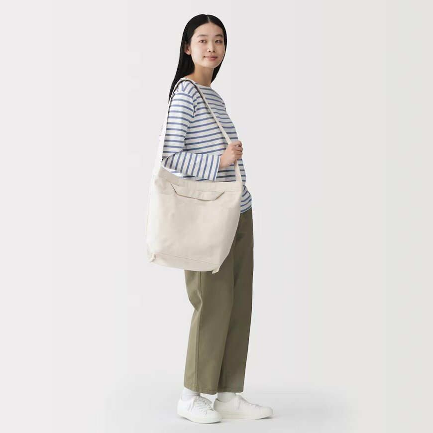 無印良品ネットストア「帆布ショルダートートバッグ 生成」