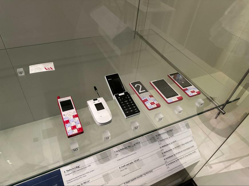 イギリスの博物館に飾られていた携帯電話
