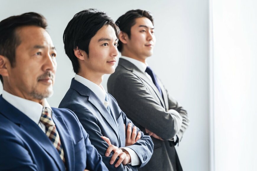 3人のスーツ姿の男性