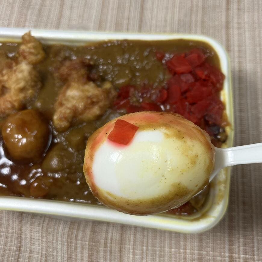 「弁当 つるや」で購入したエンムスカレー