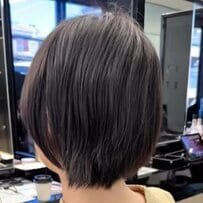 【大変身】左だけハネる髪と毛先のブツ切り感に悩む女性が多毛解決カットで大胆イメチェン！すっきりした印象に