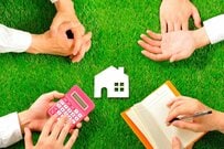 「相続後の実家、どうする？」5つの選択肢で解説！空き家放置のリスクも知ろう