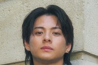 平野紫耀 ルイ・ヴィトンの全身黒コーデが大反響「ため息」「オーラが…」「かっこよすぎ」