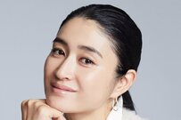 49歳 小雪 オールブラック”すっぴん”私服姿が話題「カッコイイ」「美し過ぎる」「素敵、オーラ」