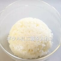 高校生の娘が「このご飯、主役すぎるんだけど」と絶賛！見た目も綺麗で食欲そそる【しそ香るカニカマ混ぜご飯弁当】が話題