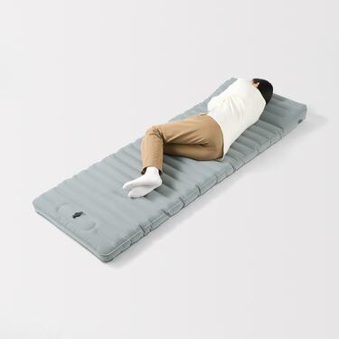 持ち運べるベッド！無印良品の「空気でできたマットレス」が優秀！車