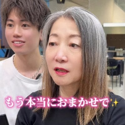 1年以上染めていない綺麗なグレイヘアです