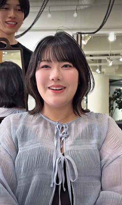 アフターは顔周りが軽やかなひし形レイヤーボブ