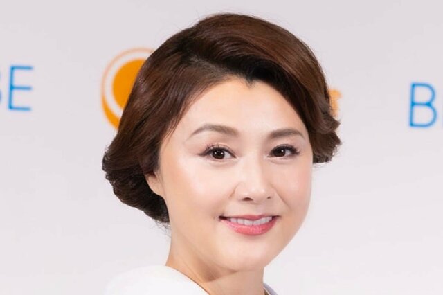 54歳 藤原紀香 スタイル抜群！黒ドレス姿に反響「カッコいい！圧巻です！」「ため息が出る」 かつてモデルを務めた雑誌「JJ」50周年イベントでランウェイ