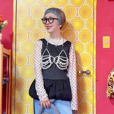 「とても可愛い！」63歳マダムが魅せるエレガント×スポーティーなセンス抜群派手コーデ
