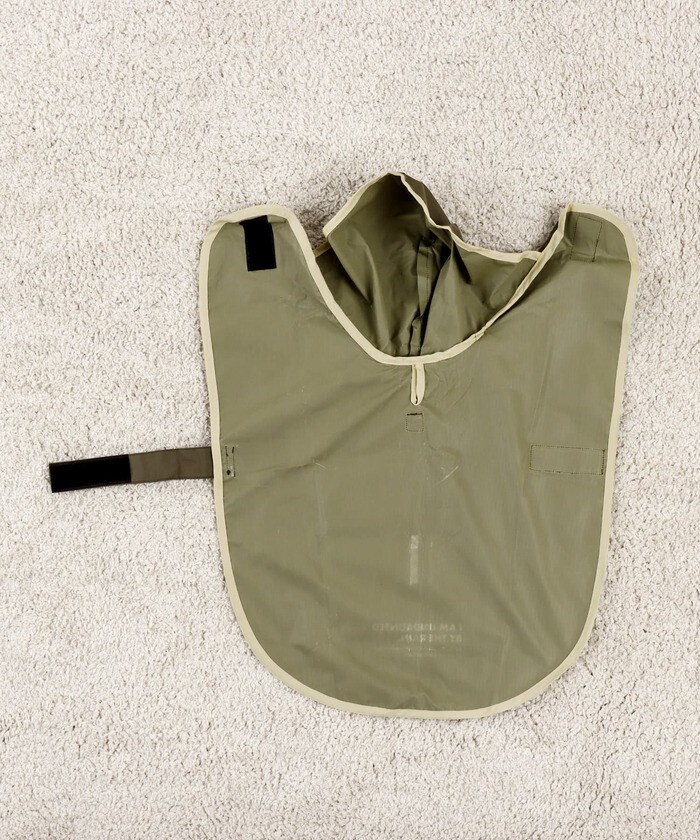 面ファスナーで留められる仕様