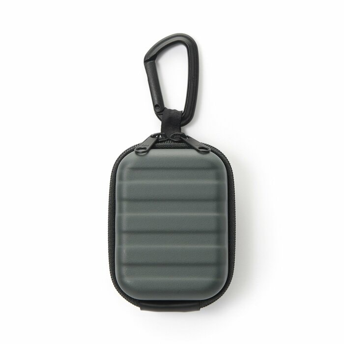 何にでも合わせやすいカーキ