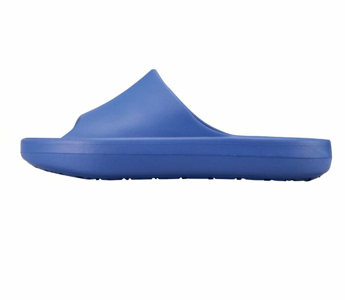 サッと足を入れるだけで履くことができ、脱ぐ時も同様にスムーズ